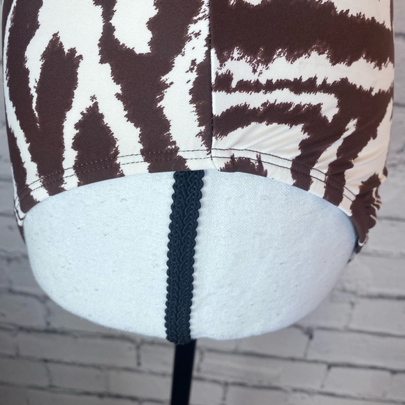 La Blanca Animal Print One Piece Swim Suit White & Brown Size 4 NWT Zebra Print - Picture 8 of 12